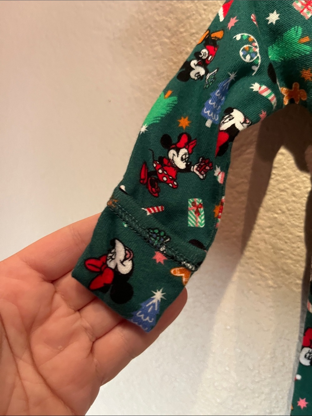 New Old Navy x Disney Baby Footed bodysuit Size 0-3 Months Christmas NWT - Picture 7 of 10